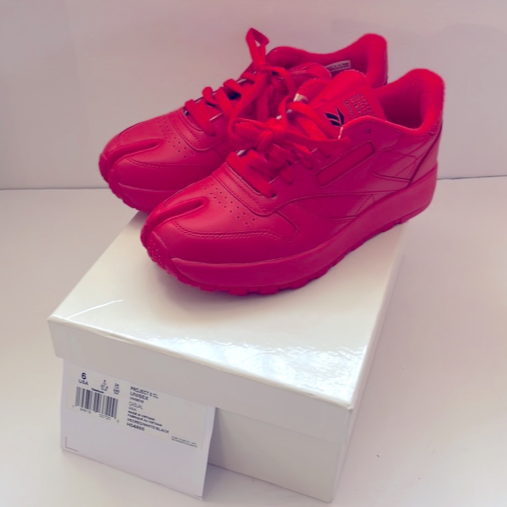 MAISON MARGIELA VECTOR RED x REBOOK CLASSIC LEATHER TABI SIZE US 6 NWT